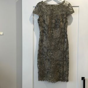 40” long from neck line  18” or 19” breast 16 1/2 “ waistline it’s bit stretchy